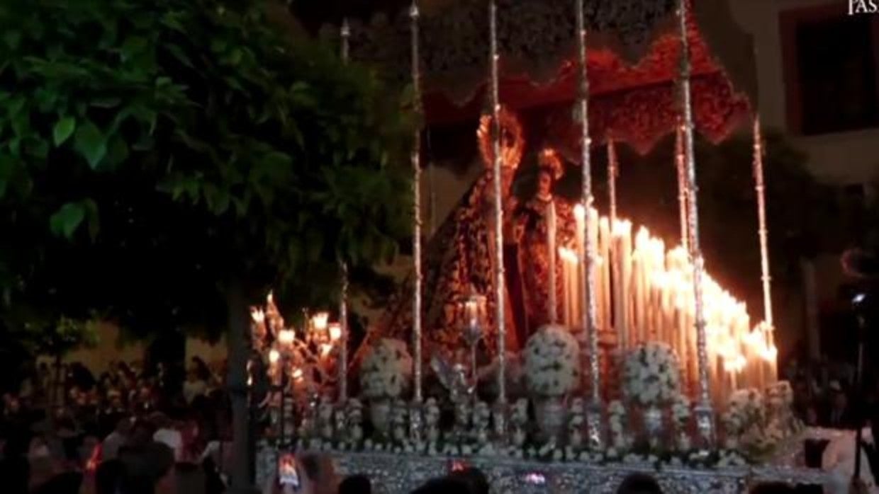 Jornada soleada y con multitud de personas en la calle en este Domingo de Ramos