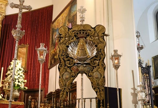 Simpecado de la hermandad del Rocío de Emigrantes