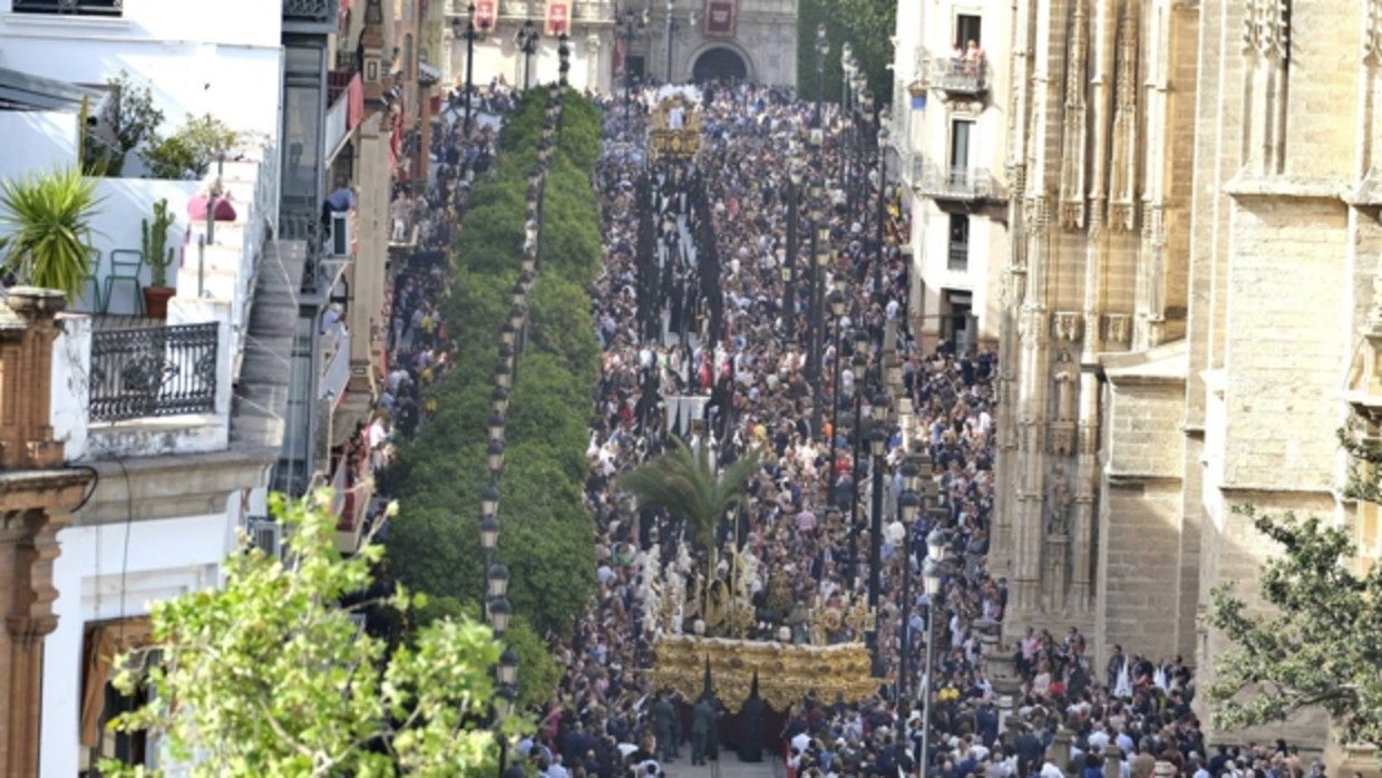 La Borriquita y Jesús Despojado por la Avenida de la Constitución el pasado Domingo de Ramos