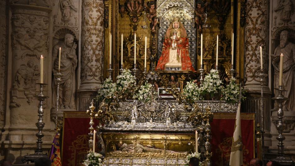 La apertura de la urna de San Fernando pone el broche de oro a los cultos de la Virgen de los Reyes