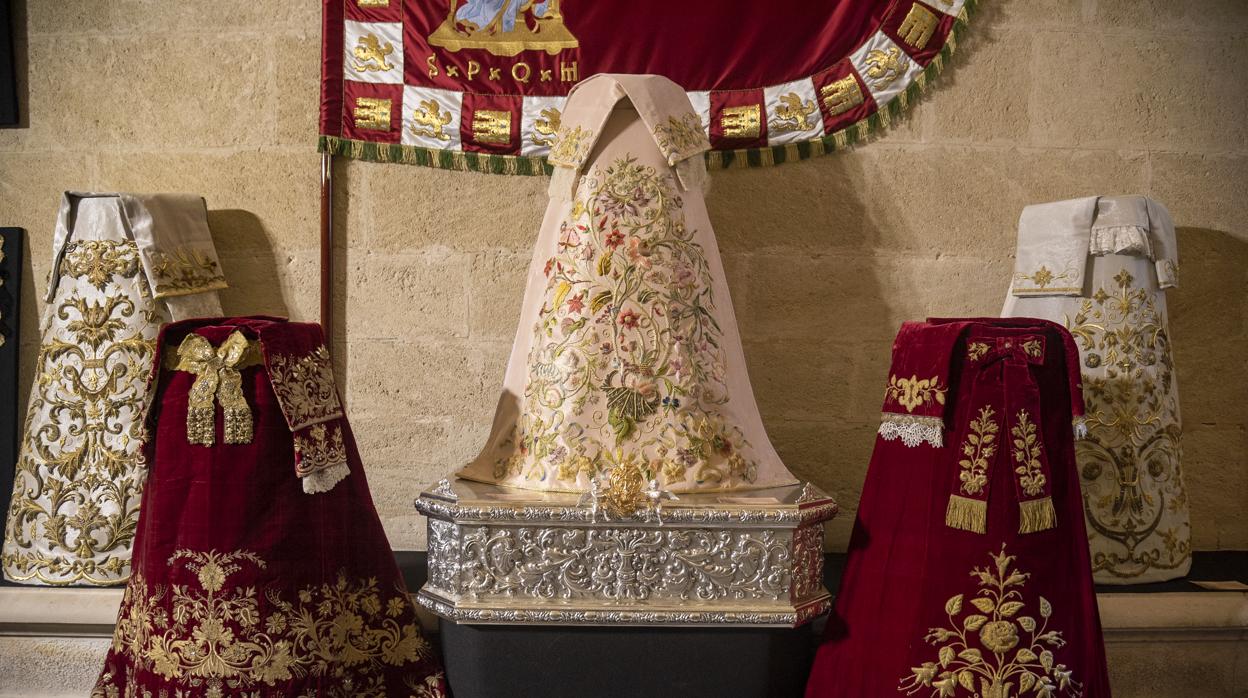 Detalle de la exposición del Santo Ángel