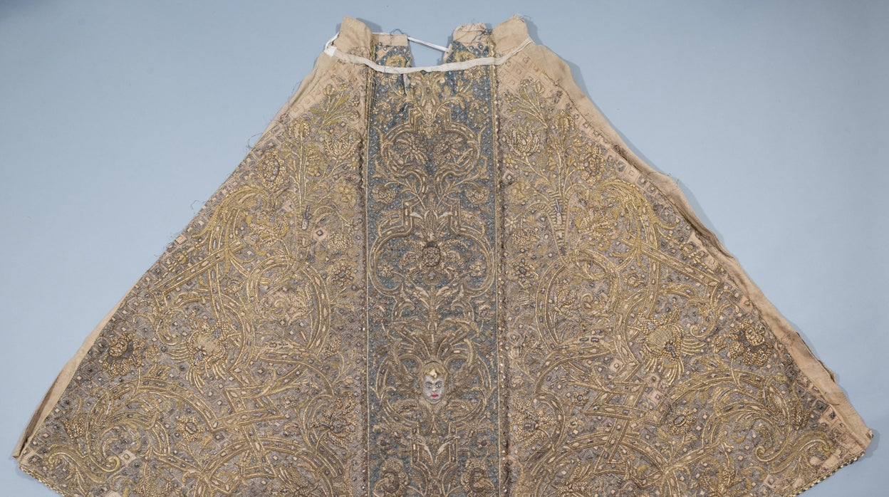Saya de la Virgen del Voto del siglo XVII