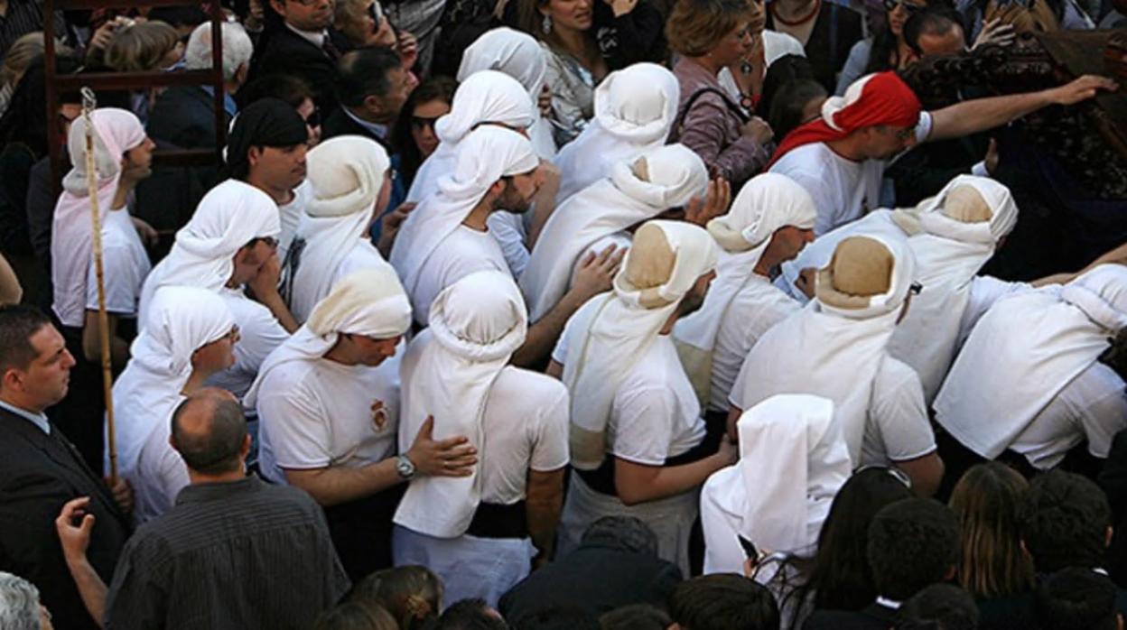 Chisporroteos. Cuadrillas y Santo Entierro Magno
