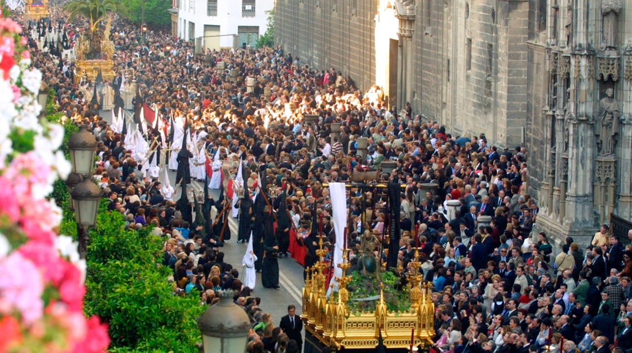 El Santo Entierro Grande de 2004 en Sevilla