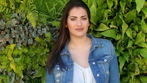 Lorena Durán tiene 22 años y es la modelo «curvy» más cotizada de España