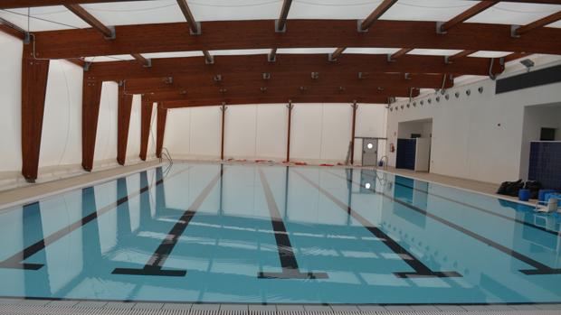 Piscina de Bormujos que ha sido clausurada por el Ayuntamiento de la localidad