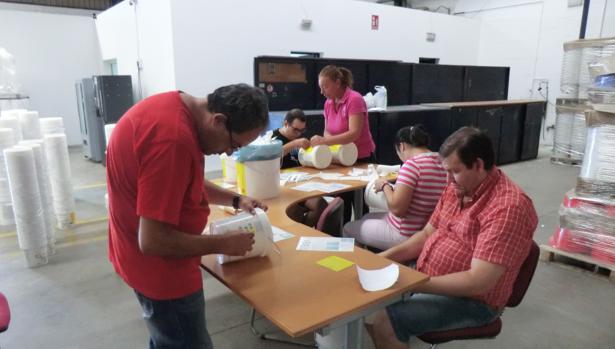 Cerca de cien internos y familiares se benefician de los programas de Avain cada año