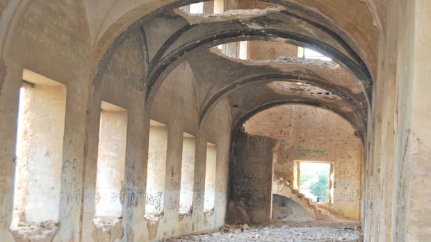 El convento abandonado de Carmona donde se citan los amantes del misterio y de las leyendas negras
