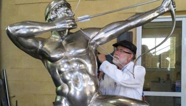 José Manuel Díaz Cerpa, «Vichero», en Salteras con una de sus obras