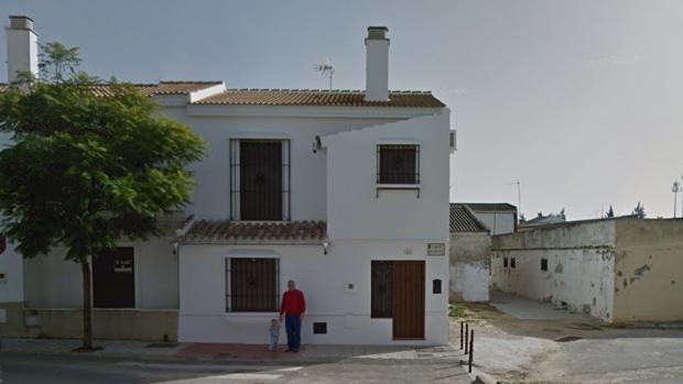 El fallecido en el accidente con su coche en Pilas era un hombre que sufrió un infarto mientras conducía