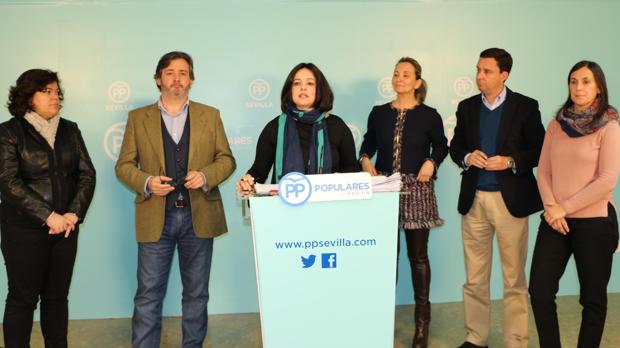 La portavoz del PP en Diputación, Virginia Pérez, junto a sus compañeros de grupo