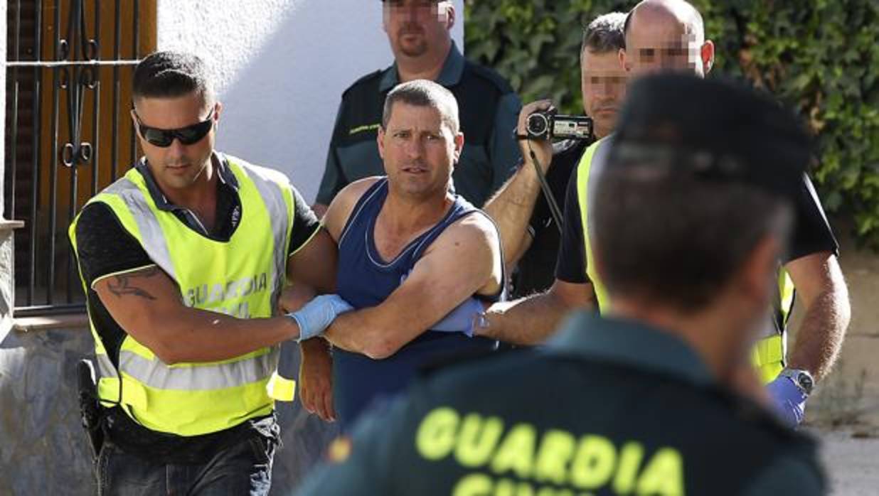 Manuel González es conducido a los calabozos de la Guardia Civil el pasado lunes