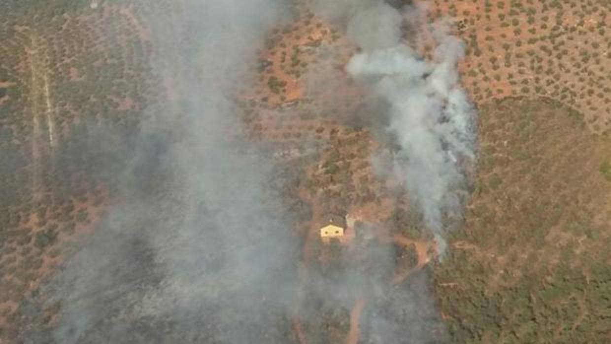 Imagen del incendio declarado este martes en Guadalcanal