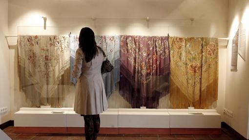 Los mantones de manila hechos en Cantillana son muy famosos