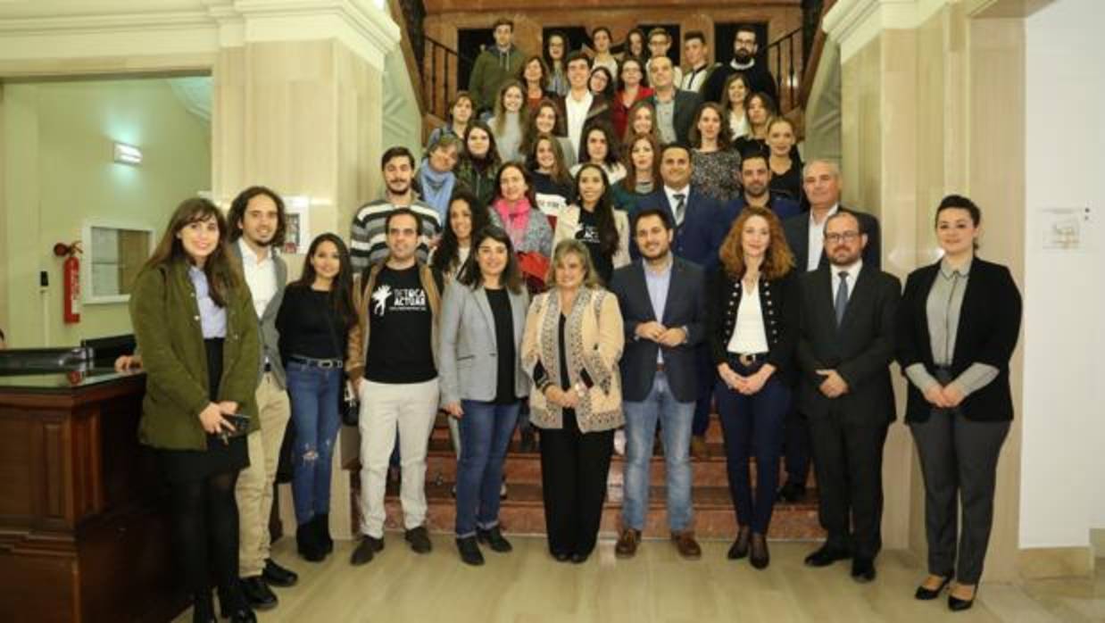 Foto de familia de todos los premiados por el Instituto Andaluz de la Juventud