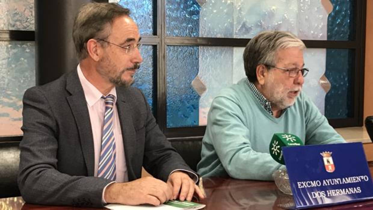 Felipe López, consejero de Fomento y Vivienda de la Junta, y Francisco Toscano, Alcalde de Dos Hermanas