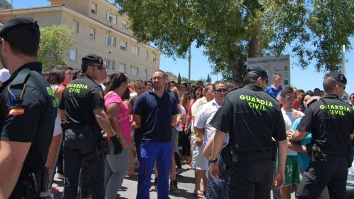 Concentración de los vecinos de Estepa en el verano de 2014 en protesta por la oleada de robos