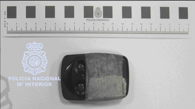 Detenido en Dos Hermanas una persona que robaba en vehículos usando inhibidores de frecuencia