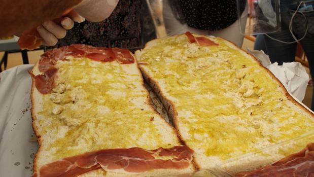 Veinte años celebrando las excelencias del pan de pueblo en El Cuervo