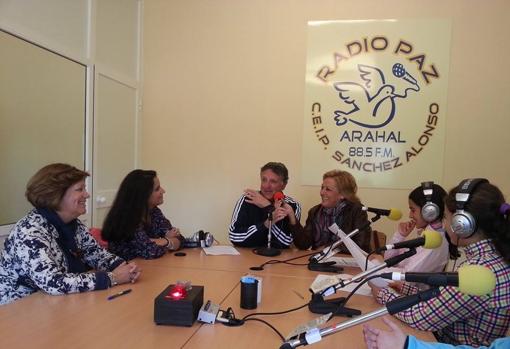 Antonio Brenes, exdirector del centro, entrevistado por sus alumnos