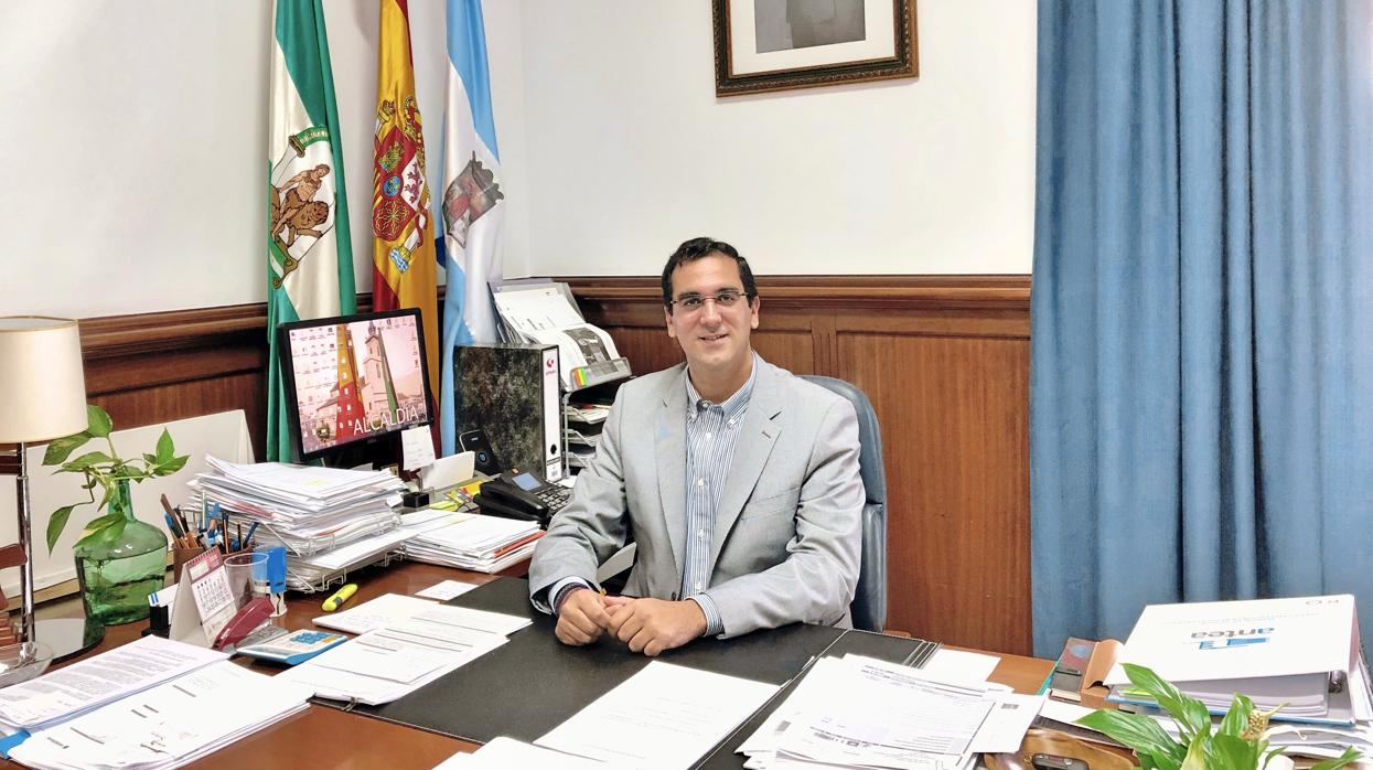 El alcalde Martín Torres anuncia que en tres años ha conseguido bajar la deuda a casi la mitad