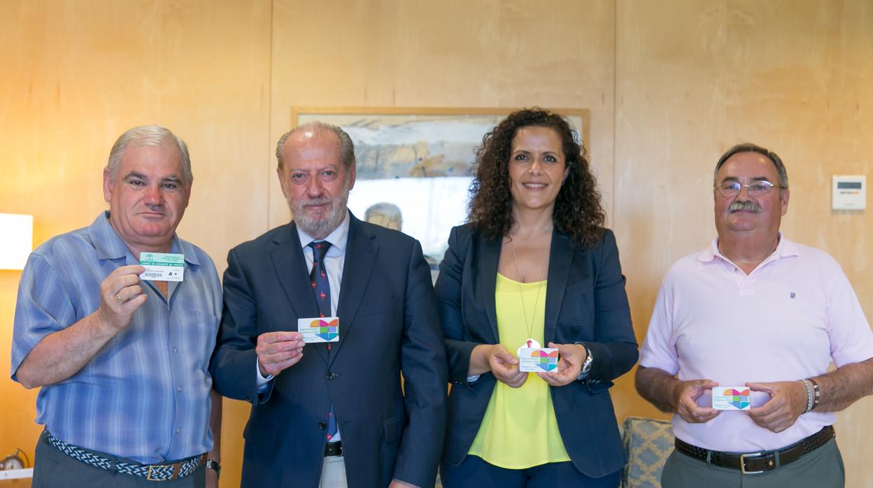 El presidente de la Diputación ha recibido al responsable de la Asociación Donantes de Sangre, Tejidos y Órganos de Sevilla