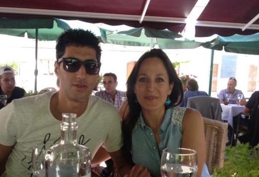 Manuela Morales junto con el autor del crimen