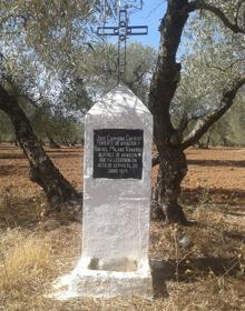 Monolito que recuerda un accidente de avión en la misma zona