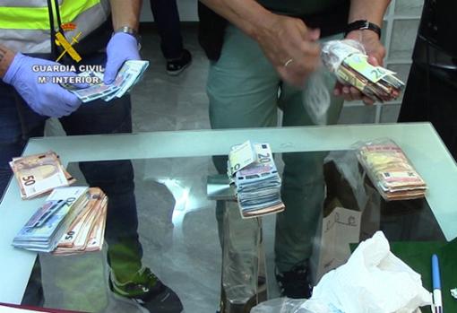 Dinero incautado durante la Operación Barbequiu