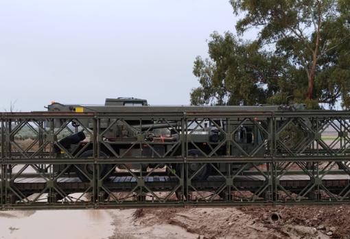 Prueba de carga previa a la puesta en marcha del puente provisional