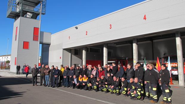 Diputación entrega el nuevo parque de bomberos de Lebrija