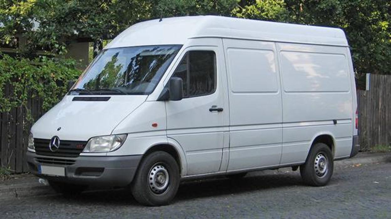 El bulo de Whatsapp hace referencia a una furgoneta blanca de alta gama