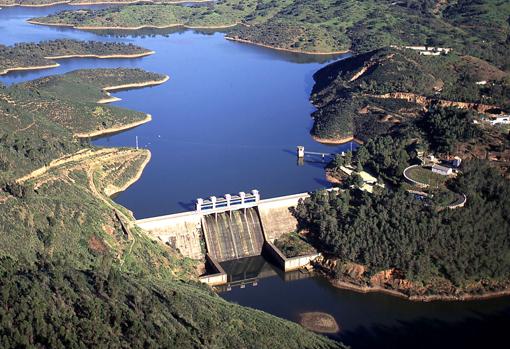 La Minilla, embalse entre El Ronquilloy El Garrobo
