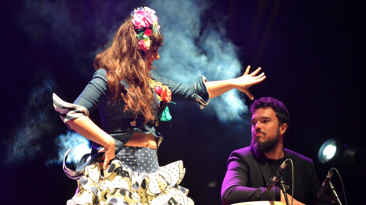 La artista utrerana Maui destaca por tener una personalidad muy especial encima del escenario