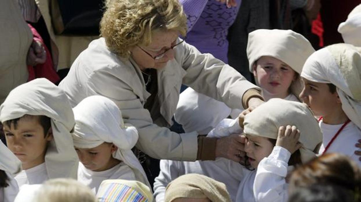 Las procesiones escolares de Semana Santa en Sevilla han generado gran debate social
