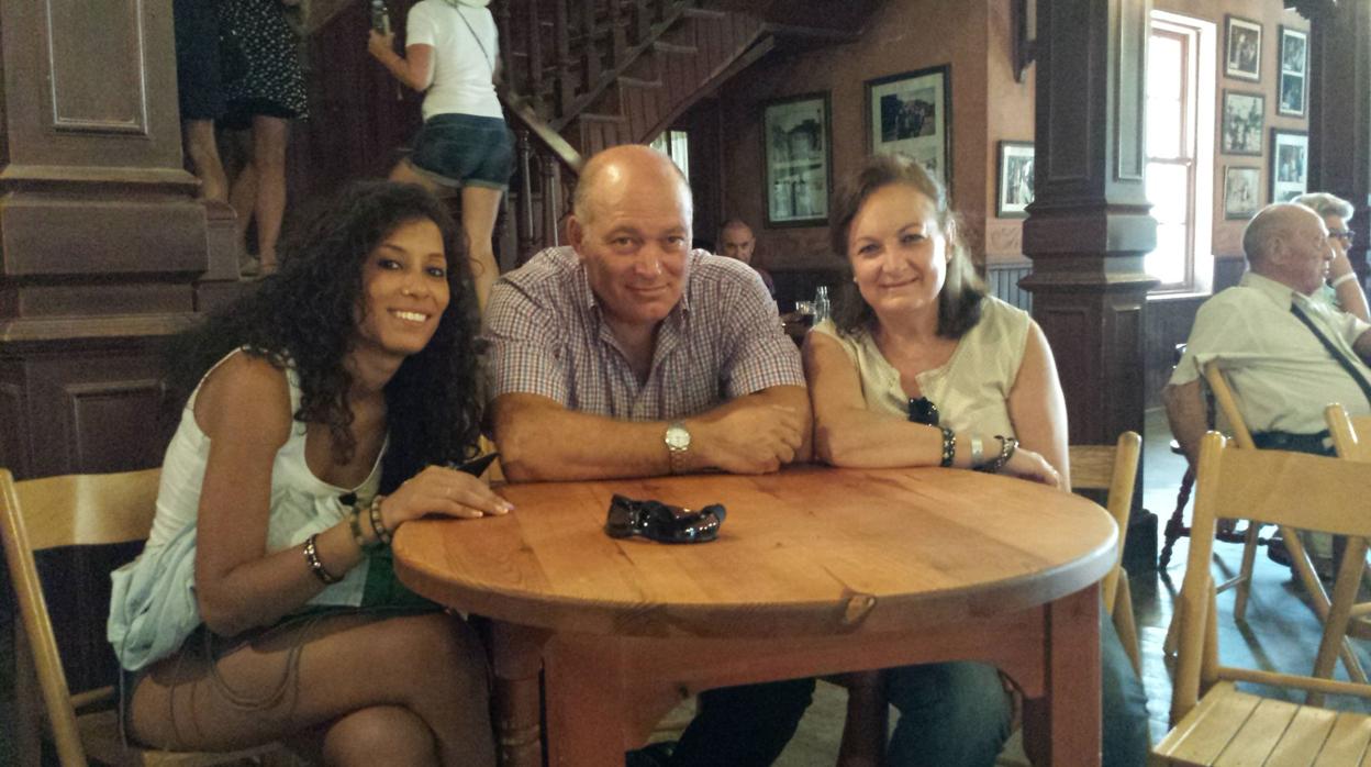 Maloma, que sigue viviendo en los campamentos saharauis de Tindouf, junto a sus padres adoptivos de Mairena