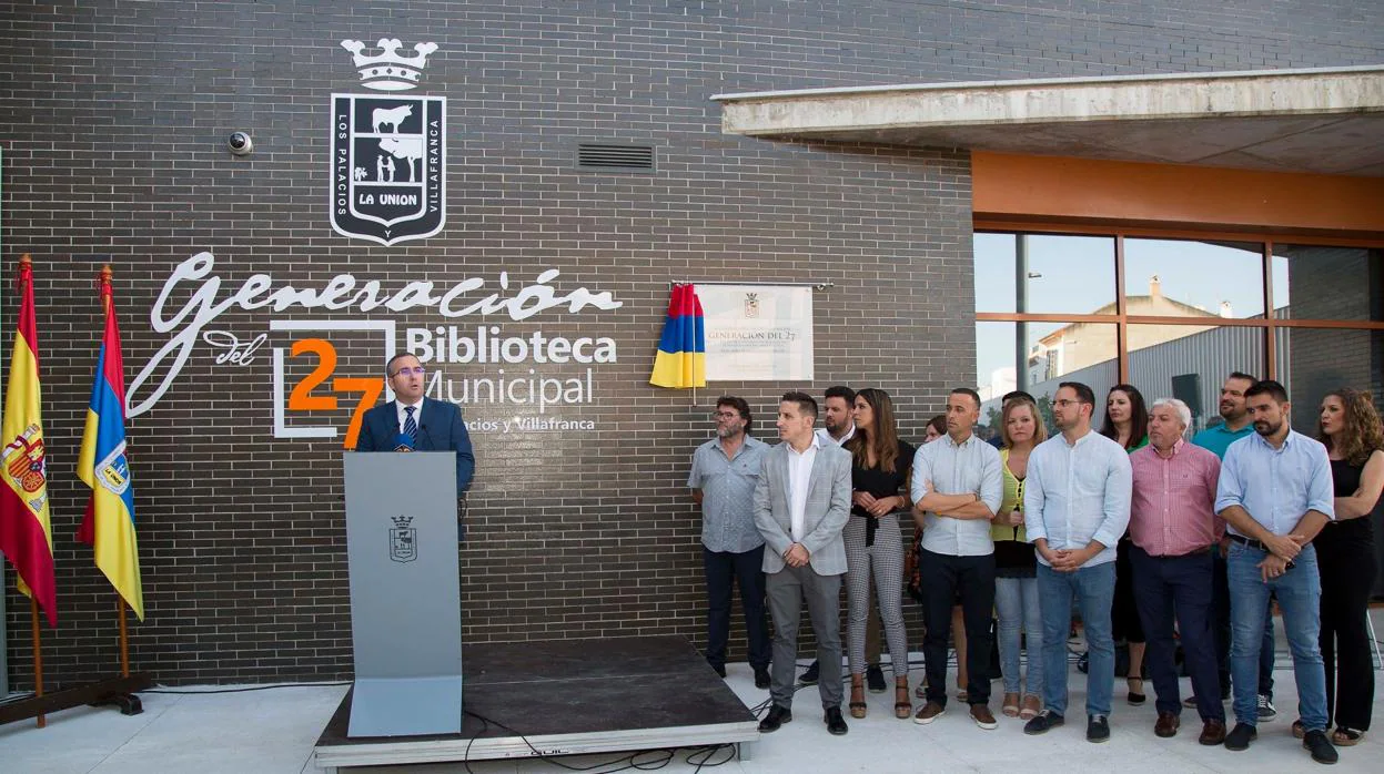Juan Manuel Valle, alcalde de Los Palacios y Villafranca, fue el encargado de inaugurar el nuevo recinto