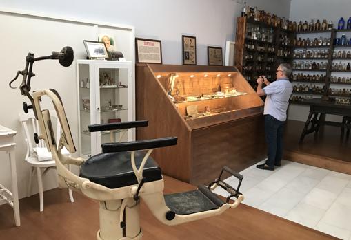 Una de las sillas que se conservan en el Museo de la Salud de Herrera