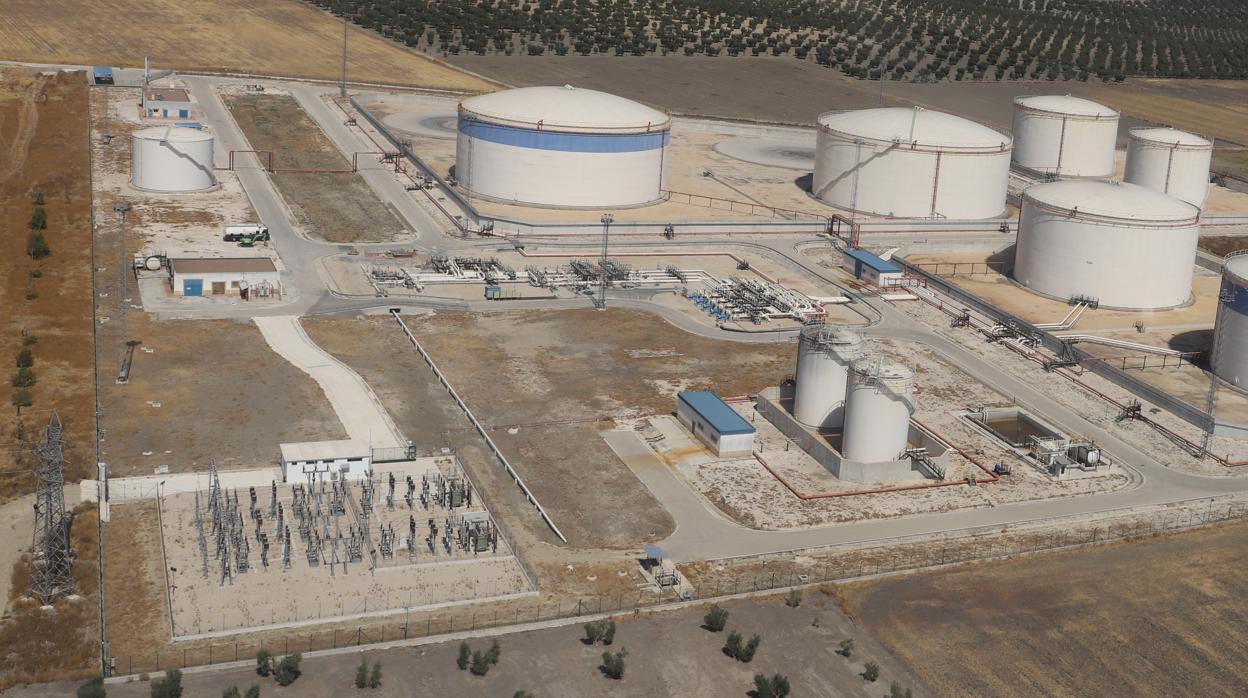 CLH ha construido dos líneas eléctricas en Arahal y una nueva subestación que se integrarán en la red de distribución eléctrica de la zona