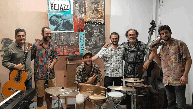 La banda La Bejazz vuelve a sus «Raíces» para presentar su quinto disco en Marchena
