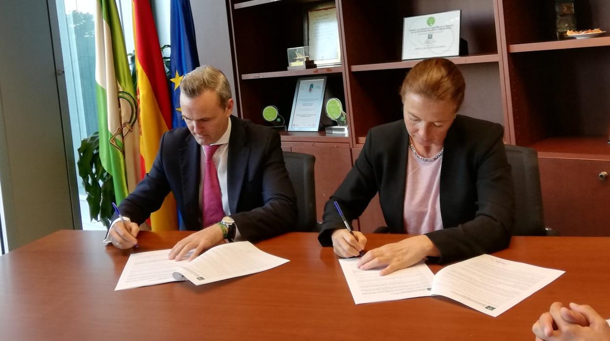 Firma del contrato de adjudicación de suelo celebrada este jueves