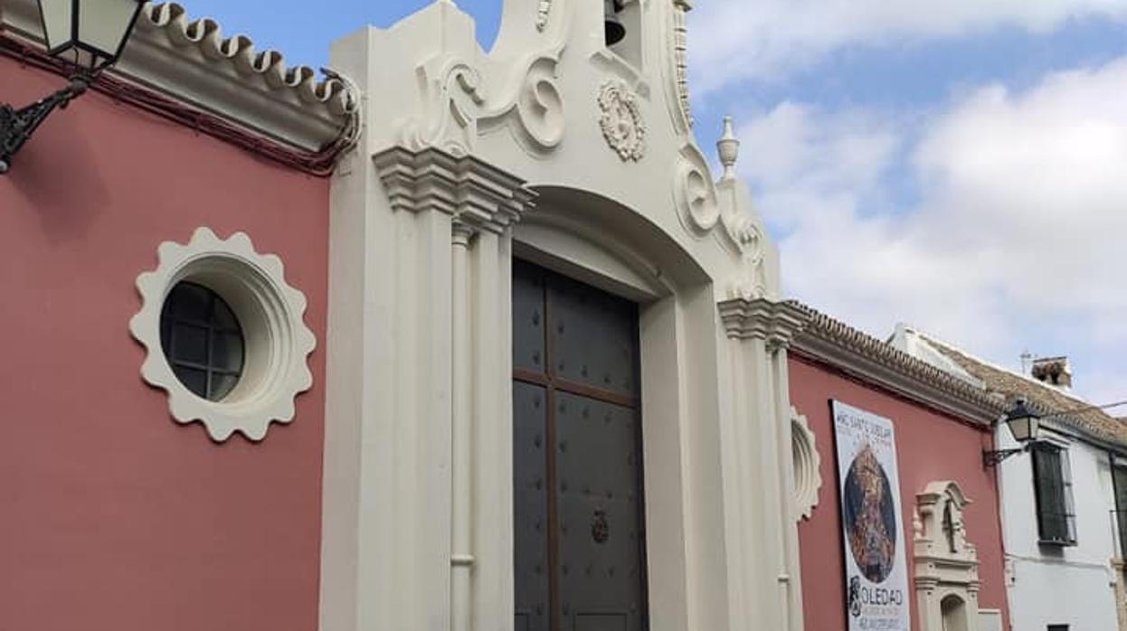 Entrada principal de la casa hermandad de la Soledad de Sanlúcar la Mayor