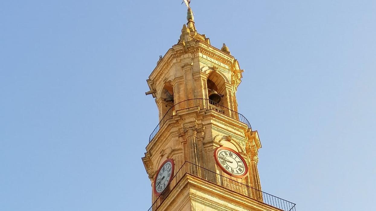 Las cuatro esferas del rejos se sitúan en el cuarto cuerpo de la Torre de Consatantina