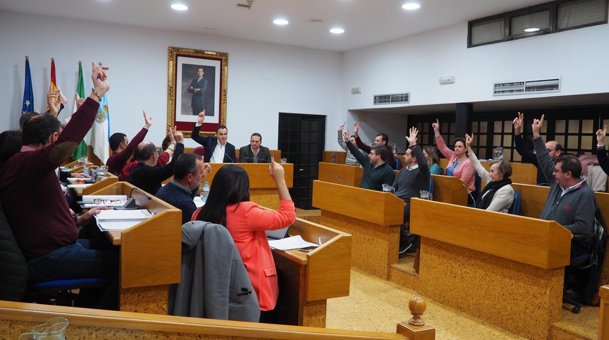 Todos los grupos políticos del pleno del Ayuntamiento de Lebrija votaron a favor de los desdobles
