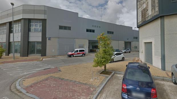 Muere un joven de 30 años tras caer del techo en Alcalá de Guadaíra