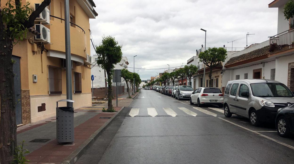 Como todas las calles del municipio, la avenida de Cádiz presenta una imagen desoladora durante el estado de alarma