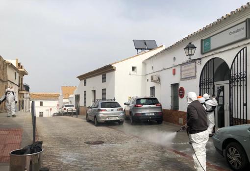 Desinfección de la calle donde está ubicado el Consultorio médico