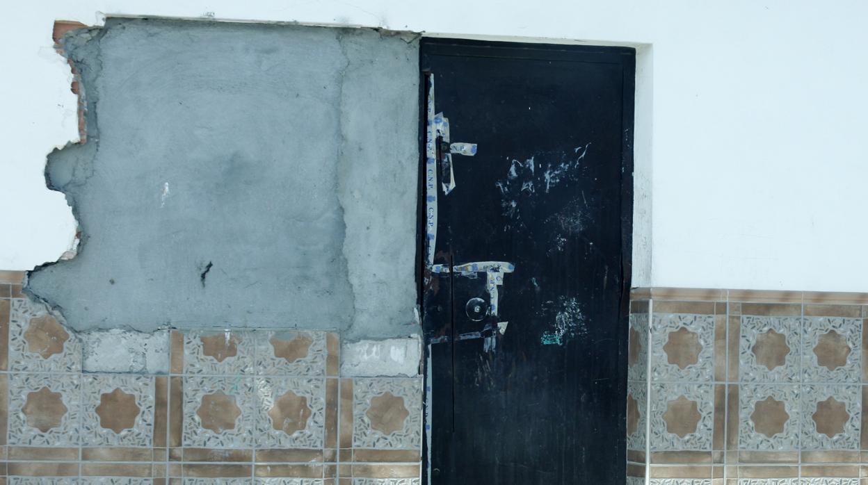 En la casa número 168 de la calle Cerro Blanco, aún precintada, fueron asesinados Yilmaz, Sandra y Lucía