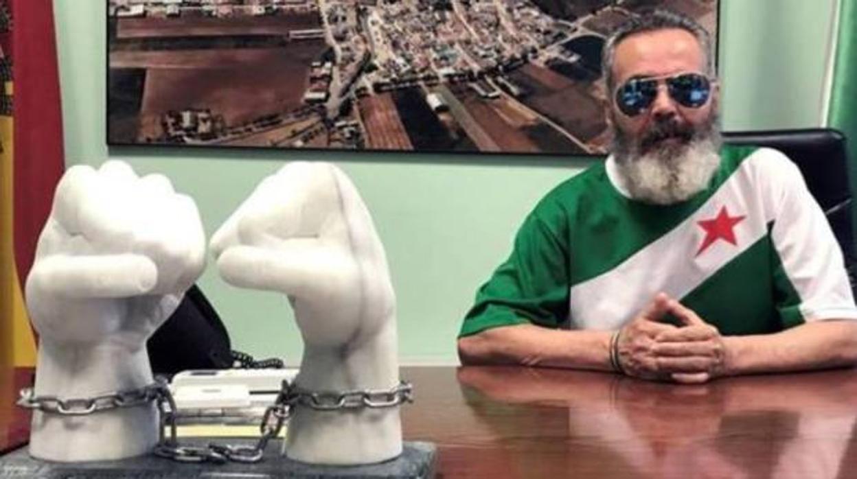 El alcalde de Marinaleda, Juan Manuel Sánchez Gordillo, en su despacho, en mayo de 2019