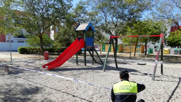El avance del coronavirus en Utrera provoca el cierre de los parques infantiles y las instalaciones deportivas